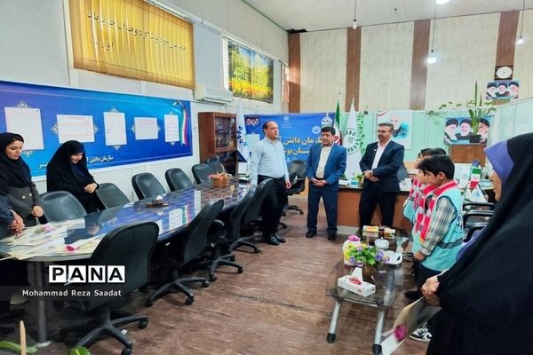 تجلیل از مدیر سازمان دانش‌آموزی استان بوشهر