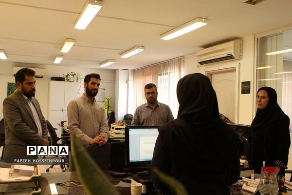 حضور دانش‌آموز خبرنگاران در تحریریه خبرگزاری پانا به مناسبت سالروز تأسیس این خبرگزاری