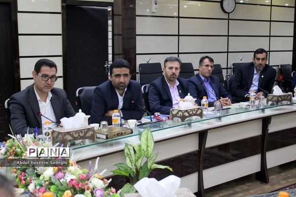 جلسه ستاد ثبت‌نام و شورای معاونان اداره‌کل آموزش و پرورش استان بوشهر