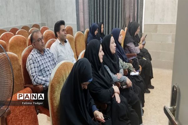 برگزاری دوره سه‌روزه  توانمندسازی مربیان عضو سازمان دانش‌آموزی ناحیه یک یزد