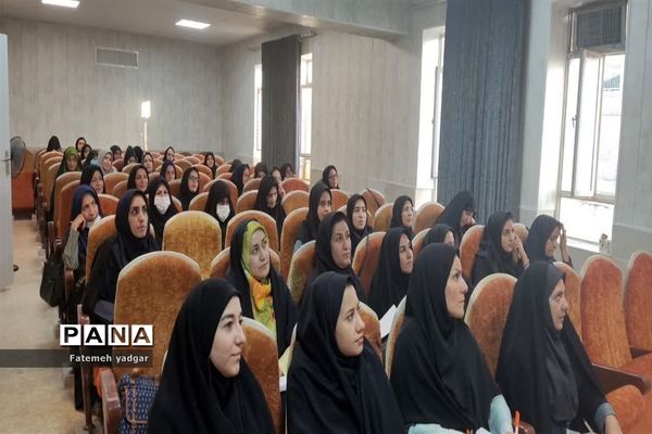 برگزاری دوره سه‌روزه  توانمندسازی مربیان عضو سازمان دانش‌آموزی ناحیه یک یزد