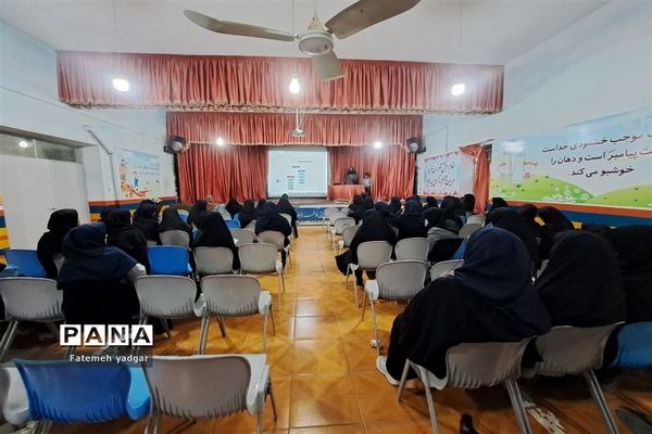 برگزاری دوره سه‌روزه  توانمندسازی مربیان عضو سازمان دانش‌آموزی ناحیه یک یزد