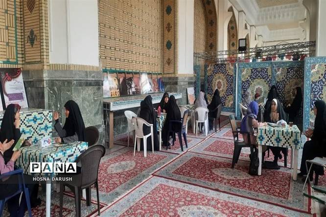 گفتوگو ی صمیمی معلمان مهدوی مشهد با زائران در جوار حرم آقا علی ابن موسی الرضا (ع)