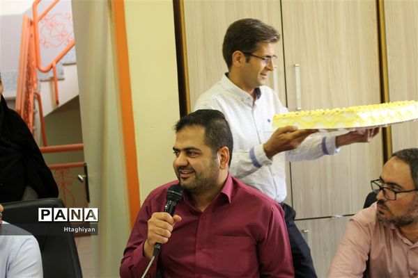 حضور خادمیاران آستان قدس رضوی در گردهمایی معاونین پرورشی ادارات نواحی و مناطق استان اصفهان
