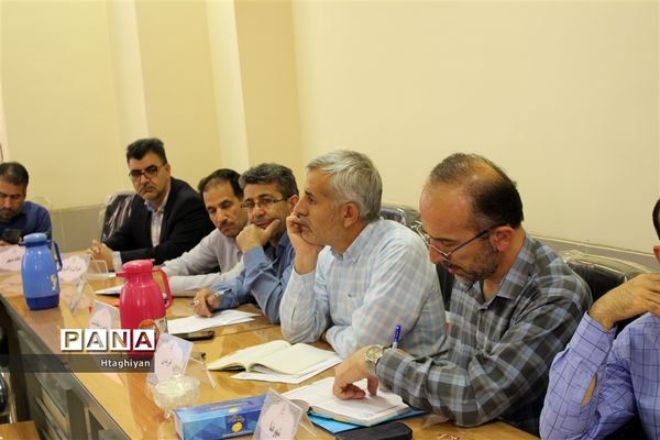 روز دوم گردهمایی معاونان پرورشی نواحی و مناطق استان اصفهان در سازمان دانش‌آموزی استان