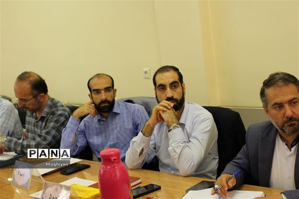 روز دوم گردهمایی معاونان پرورشی نواحی و مناطق استان اصفهان در سازمان دانش‌آموزی استان