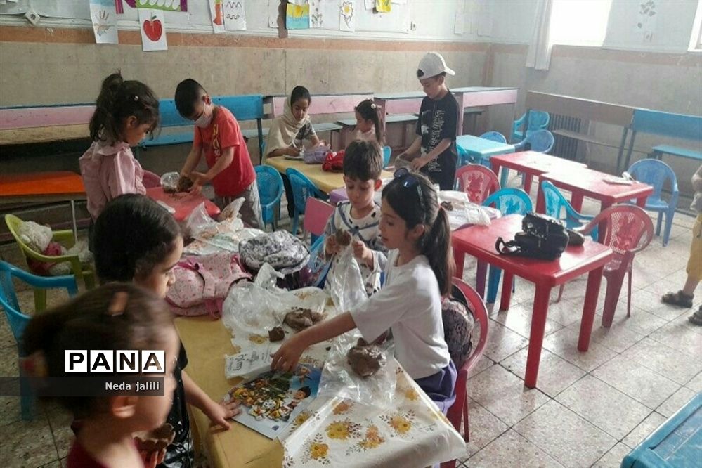 برگزاری کلاس‌های دست ورزی برای کودکان در کانون ملائک شهرستان‌قرچک
