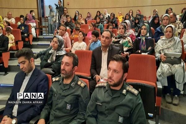 گالری نقاشی «آشنای غریب» در شهرستان دماوند