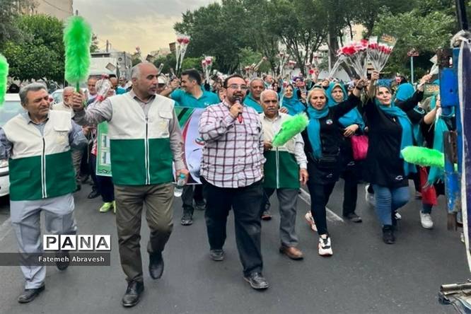 همایش پیادهروی خانوادههای امام رضایی در منطقه ۱۴