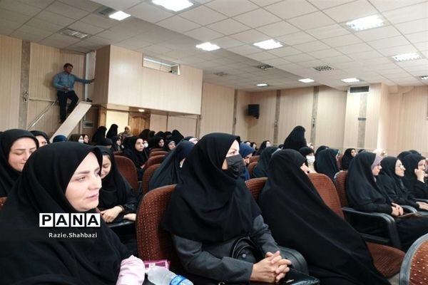 همایش عفاف و حجاب برای معاونین و مربیان پرورشی در پاکدشت