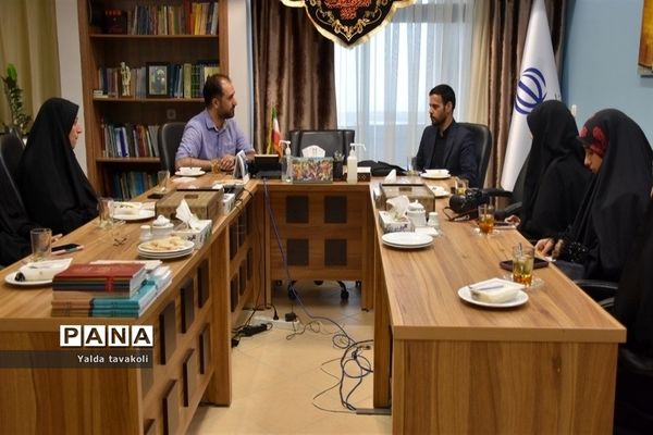 جلسه تفاهم‌نامه همکاری بین روابط‌ عمومی ادارات آموزش و پرورش و دانش‌آموزان خبرنگار در مشهد