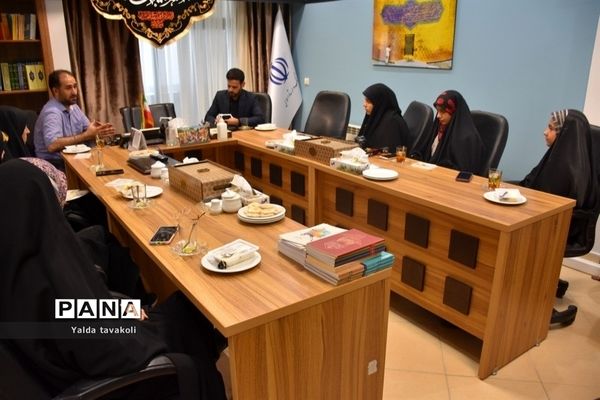 جلسه تفاهم‌نامه همکاری بین روابط‌ عمومی ادارات آموزش و پرورش و دانش‌آموزان خبرنگار در مشهد