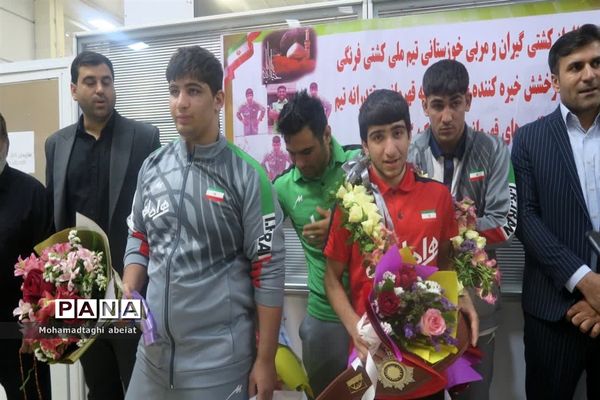 استقبال از قهرمانان خوزستانی مسابقات کشتی فرنگی نوجوانان جهان