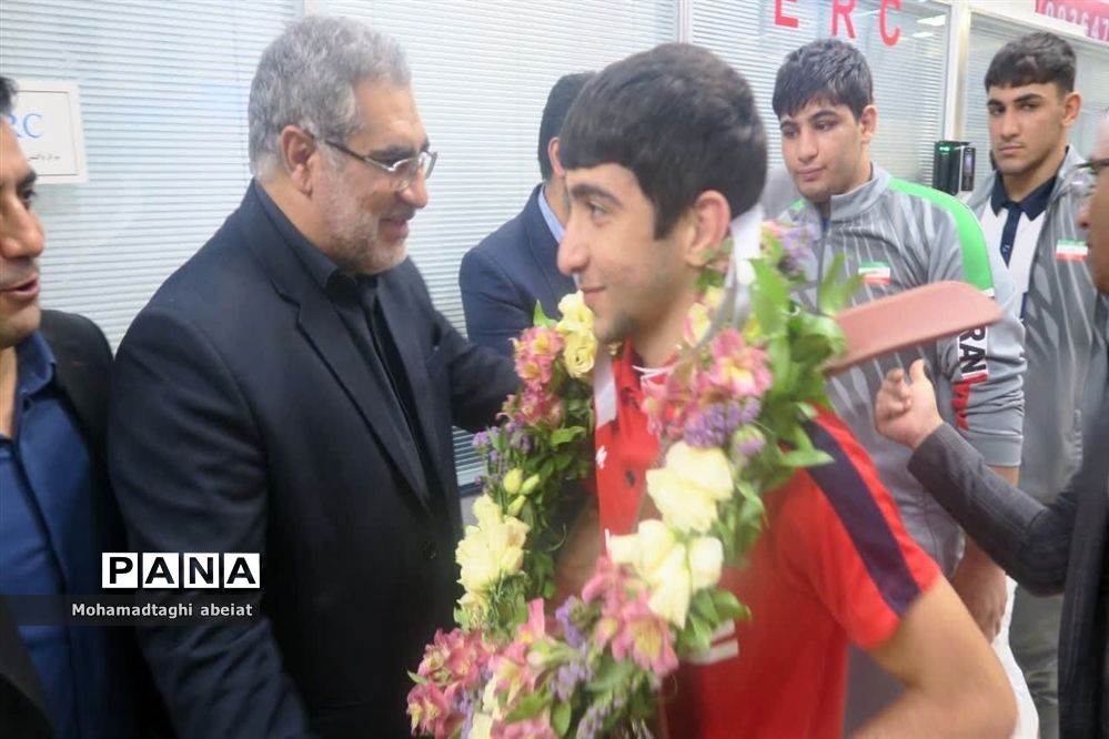 استقبال از قهرمانان خوزستانی مسابقات کشتی فرنگی نوجوانان جهان