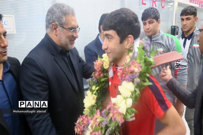 استقبال از قهرمانان خوزستانی مسابقات کشتی فرنگی نوجوانان جهان