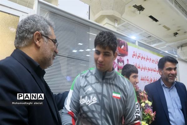 استقبال از قهرمانان خوزستانی مسابقات کشتی فرنگی نوجوانان جهان
