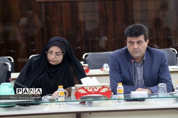 جلسه ستاد ثبت‌نام استانی و شورای معاونان اداره‌کل آموزش و پرورش استان بوشهر