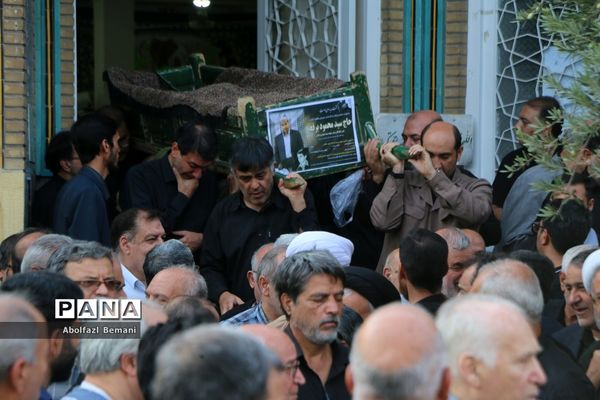 مراسم تشییع خیّر مدرسه‌ساز «سید‌محمود برقعی»