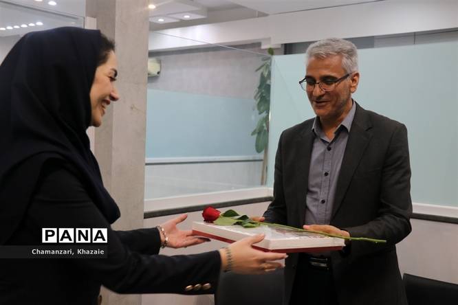 بازدید معاون سوادآموزی خراسانرضوی بهمناسبت روز خبرنگار از سازمان آگهیهای روزنامه خراسان