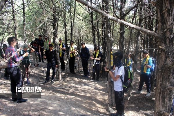 کلاس آموزشی کوهنوردی برای دانش‌آموزان عضو سازمان دانش‌آموزی  استان اصفهان