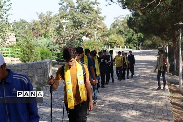 کلاس آموزشی کوهنوردی برای دانش‌آموزان عضو سازمان دانش‌آموزی  استان اصفهان