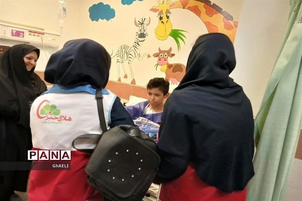 بازدید دانش‌آموزان اصفهانی از مرکز درمانی کودکان سرطانی وصعب العلاج بیمارستان حضرت سیدالشهدا(ع)
