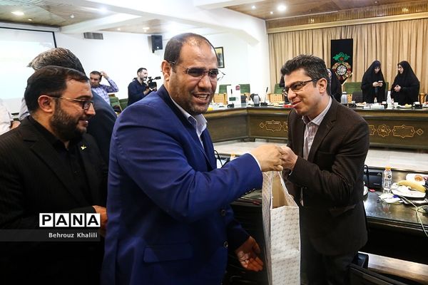 آیین تجلیل از خبرنگاران و اصحاب رسانه توسط وزیرآموزش و پرورش