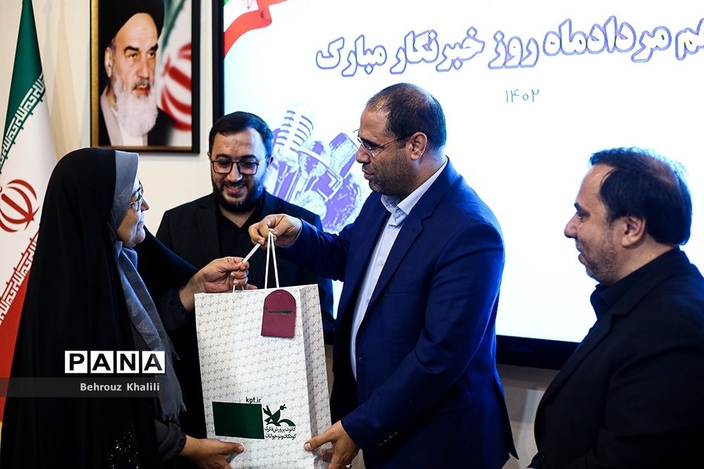 آیین تجلیل از خبرنگاران و اصحاب رسانه توسط وزیرآموزش و پرورش