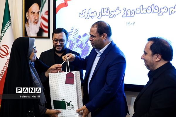 آیین تجلیل از خبرنگاران و اصحاب رسانه توسط وزیرآموزش و پرورش