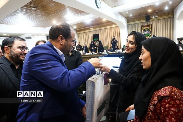 آیین تجلیل از خبرنگاران و اصحاب رسانه توسط وزیرآموزش و پرورش