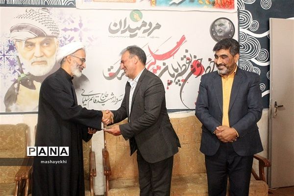تجلیل از خبرنگاران پانا توسط رئیس رسانه و تبلیغات فرهنگ و ارشاد اسلامی کرمان