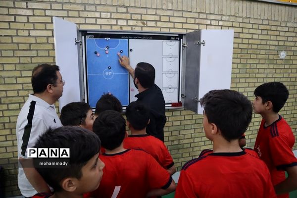 تب‌و‌تاب بازی‌های والیبال و فوتسال دانش‌آموزان ابتدایی کشور در اردبیل