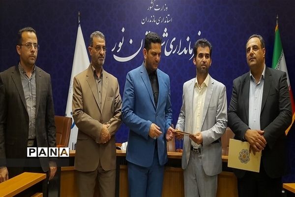 نشست خبرنگاران در فرمانداری شهرستان نور