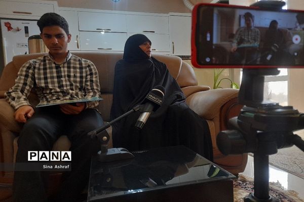 دیدار مدیر آموزش و پرورش ناحیه ۳ مشهد مقدس با خانواده شهید «سید هادی علوی نسب»