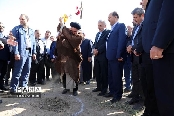 آیین کلنگ زنی پروژه مدرسه 24 کلاسه ابتدایی روستای بادکی ارومیه