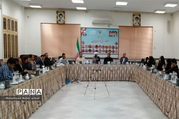 تجلیل از خبرنگار پانا در  روز خبرنگار با حضور مسئولان شهرستان نایین