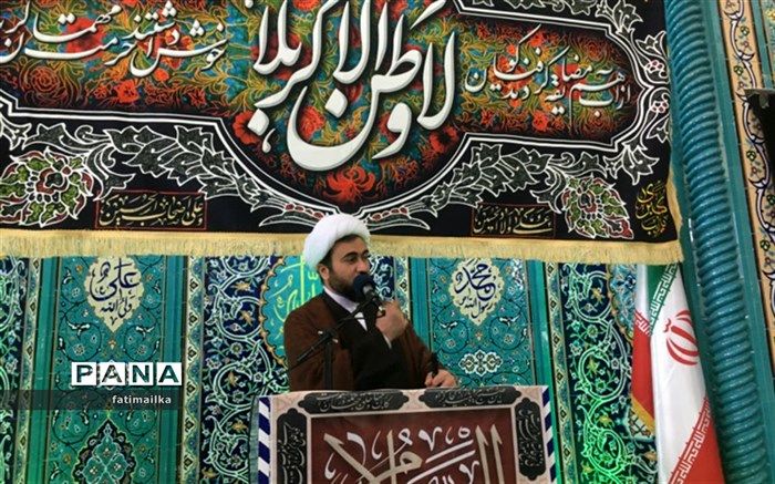 مسئولان باید از صاحبان صنایع کوچک حمایت کنند و از مشکلات آنها گره‌گشایی کنند