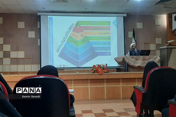 دوره آموزش معارف و اندیشه اسلامی بسیجیان در فرهنگسرای طاووسیه شیراز