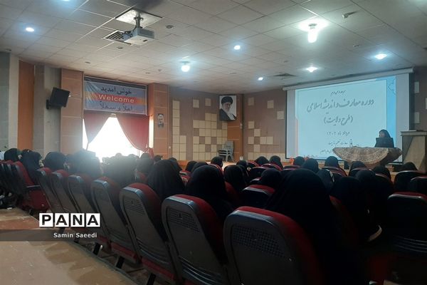 دوره آموزش معارف و اندیشه اسلامی بسیجیان در فرهنگسرای طاووسیه شیراز