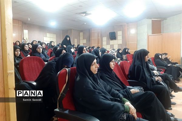 دوره آموزش معارف و اندیشه اسلامی بسیجیان در فرهنگسرای طاووسیه شیراز