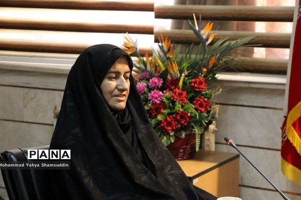 تجلیل مدیر آموزش و پرورش سمنان از شورای های دانش‌آموزی برتر