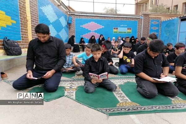 عزاداری دانش‌آموزان عاشورایی در پایگاه تابستانه مدرسه شیخ جنید(ره) پیشوا