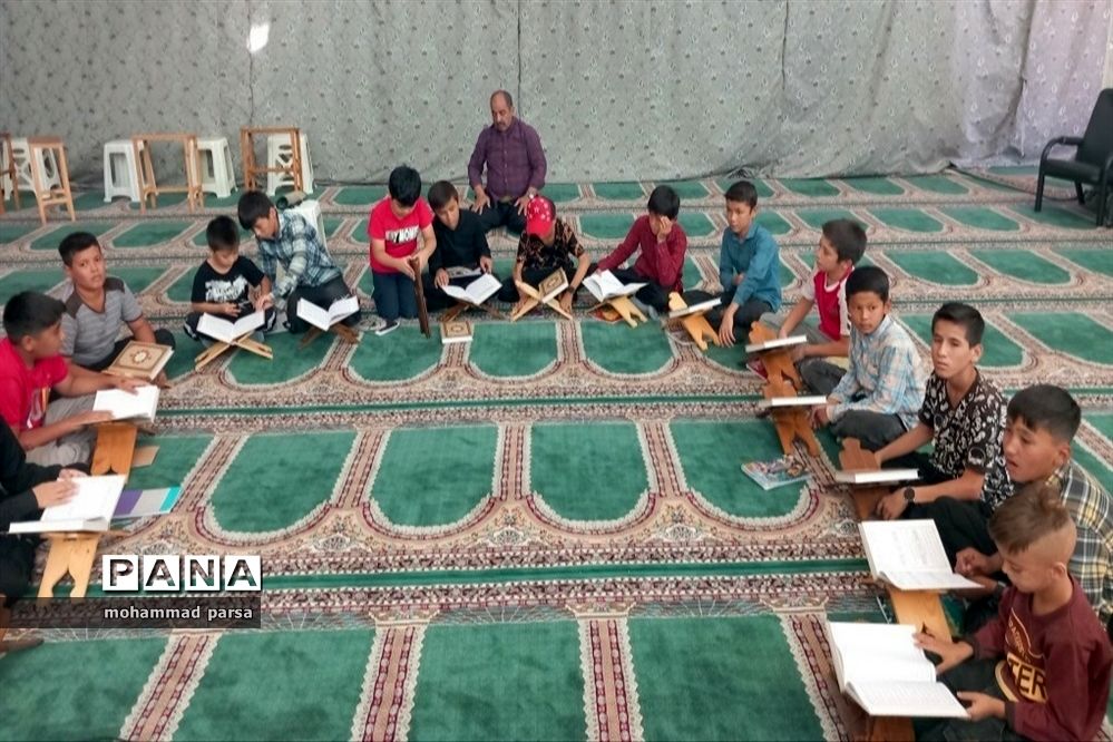 آموزش قرآن برای نوجوانان در مسجد صاحب الزمان (ع) محمدآباد عرب‌ها