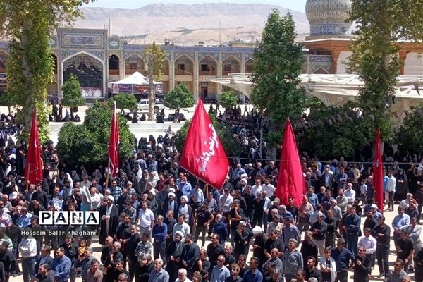 وداع با ۲  شهید حادثه تروریستی با حضور پر شور مردم شیراز