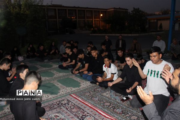 برگزاری مراسم قرائت زیارت عاشورا در یادمان شهید گمنام اداره‌کل آموزش و پرورش شهرستان‌های استان تهران