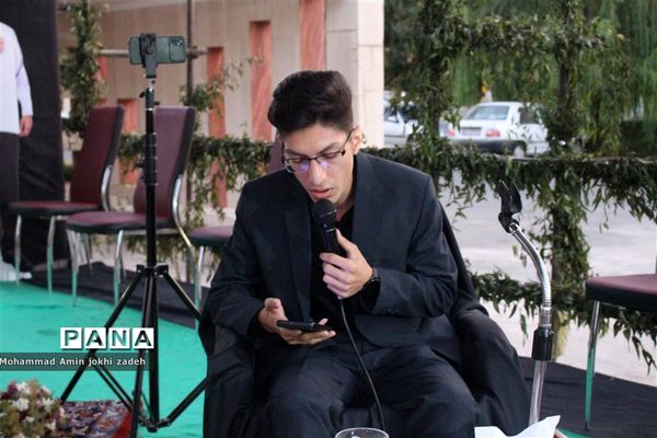 برگزاری مراسم قرائت زیارت عاشورا در یادمان شهید گمنام اداره‌کل آموزش و پرورش شهرستان‌های استان تهران