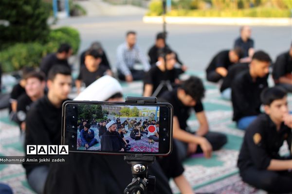 برگزاری مراسم قرائت زیارت عاشورا در یادمان شهید گمنام اداره‌کل آموزش و پرورش شهرستان‌های استان تهران