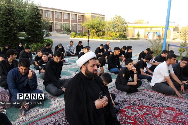 برگزاری مراسم قرائت زیارت عاشورا در یادمان شهید گمنام اداره‌کل آموزش و پرورش شهرستان‌های استان تهران