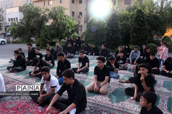 برگزاری مراسم قرائت زیارت عاشورا در یادمان شهید گمنام اداره‌کل آموزش و پرورش شهرستان‌های استان تهران