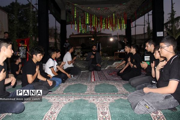 برگزاری مراسم قرائت زیارت عاشورا در یادمان شهید گمنام اداره‌کل آموزش و پرورش شهرستان‌های استان تهران